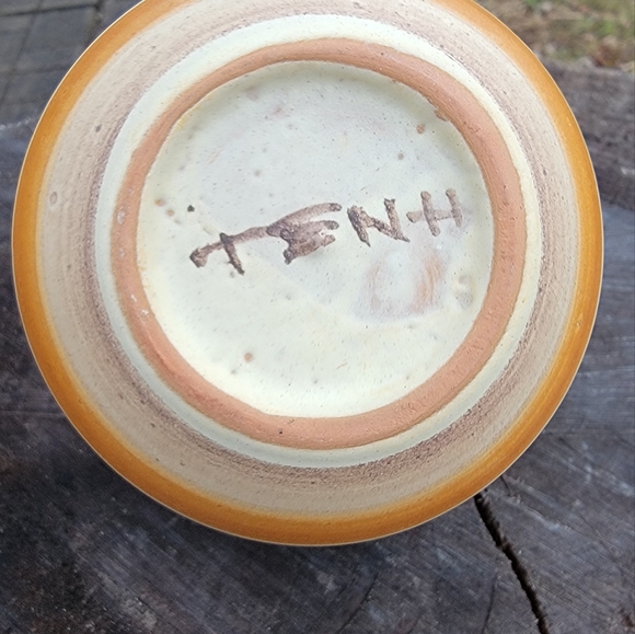 Handcrafted floral pottery vase. - Picture 4 of 6